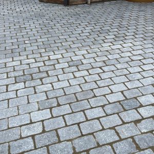 Hardsteen kassei gezaagde top 20x14x5/7 31st/m2